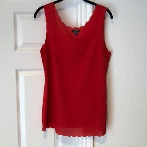 Scalloped edge red tank